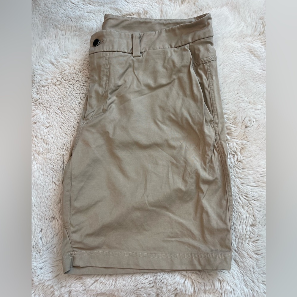 Lululemon 9” commission khaki shorts size 40 - Picture 1 of 7